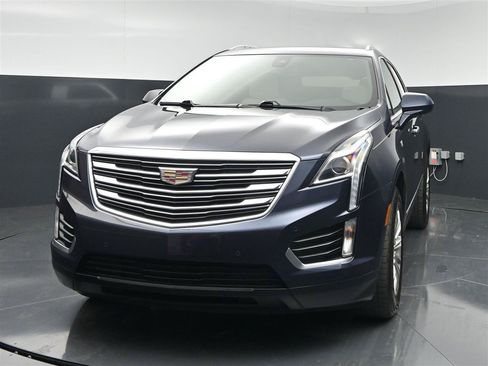 Used 2018 Cadillac XT5 Luxury w/ Driver Awareness Package AWD/4WD image 2