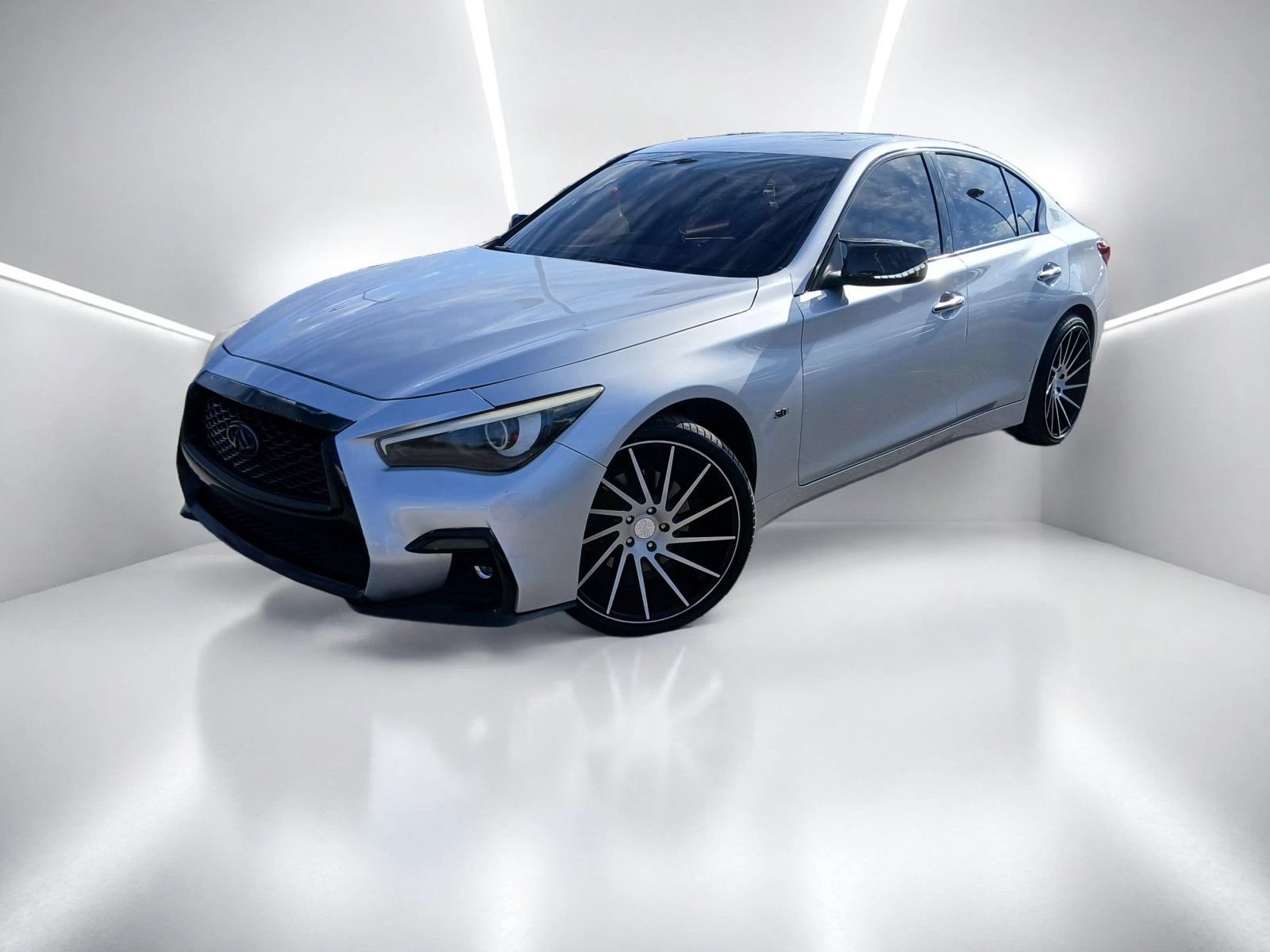 Used 2018 INFINITI Q50 Luxe RWD image 2