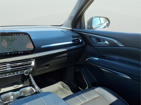 Used 2025 Chevrolet Traverse High Country w/ LPO, Floor Liner Package image 12