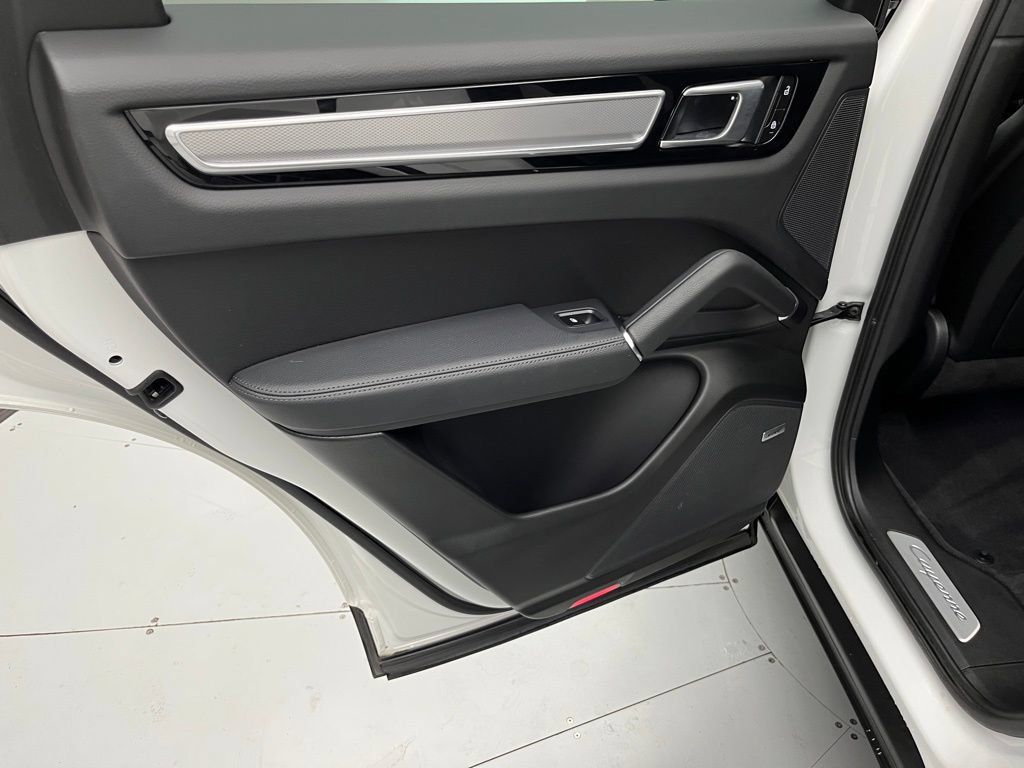 Certified 2023 Porsche Cayenne AWD/4WD image 28