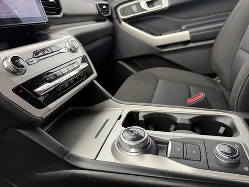 Used 2023 Ford Explorer XLT image 21