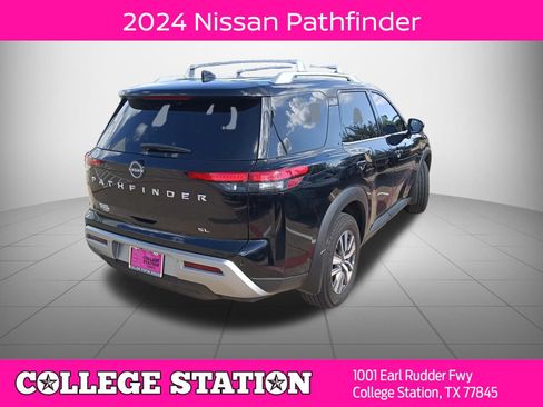 Used 2024 Nissan Pathfinder SL FWD image 2