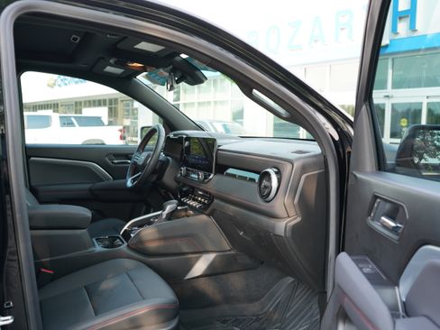 Used 2025 Chevrolet Colorado Z71 w/ Technology Package AWD/4WD image 21