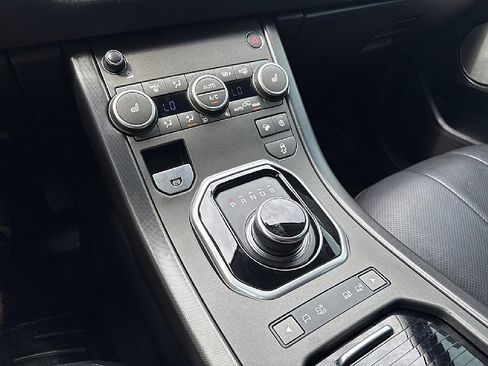 Used 2019 Land Rover Range Rover Evoque SE Premium image 22