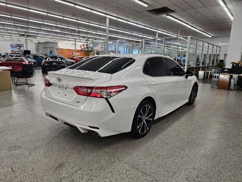 Used 2020 Toyota Camry SE FWD image 4