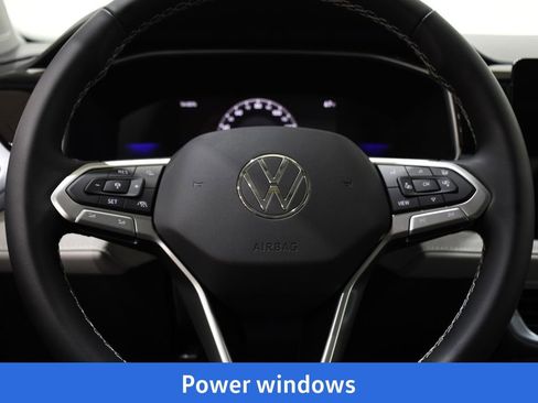 New 2026 Volkswagen Taos SE image 10