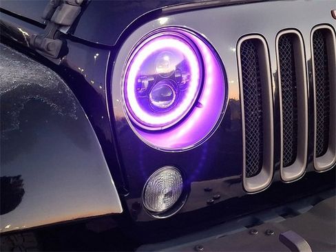 Used 2016 Jeep Wrangler Sahara image 16