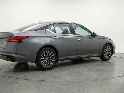 Used 2025 Nissan Altima 2.5 SV image 9