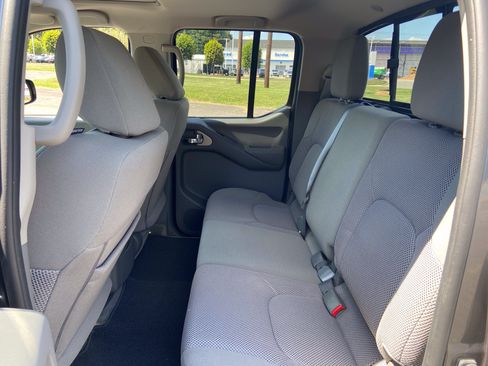 Used 2018 Nissan Frontier SV w/ Value Truck Package RWD image 12