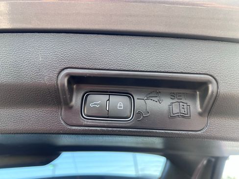 Used 2022 Ford Explorer XLT AWD/4WD image 12