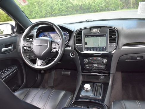 Used 2018 Chrysler 300 S w/ 300S Premium Group RWD image 28