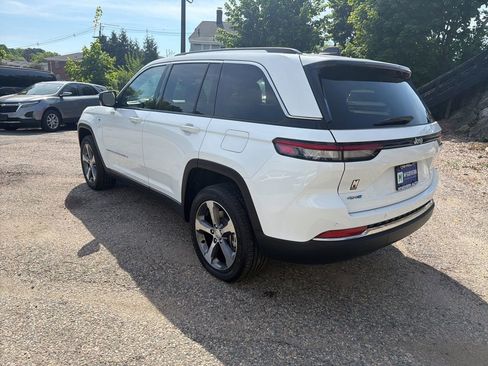 Used 2023 Jeep Grand Cherokee 4WD 4xe image 3