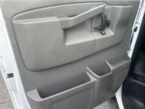 Used 2021 GMC Savana 2500 Extended w/ Driver Convenience Package image 15