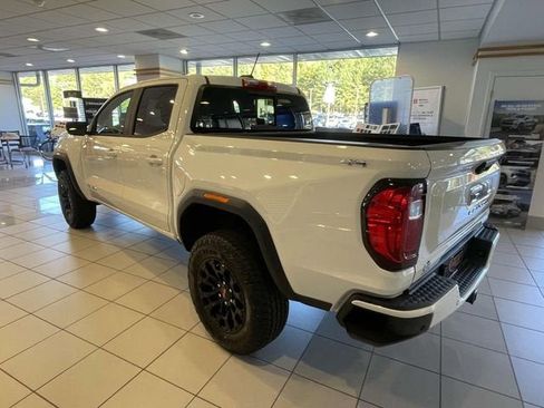 New 2026 GMC Canyon Elevation w/ Convenience Package image 3