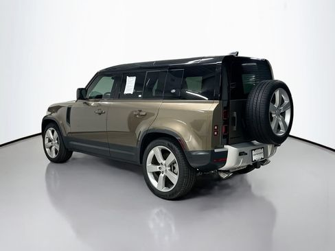 Used 2024 Land Rover Defender 110 SE AWD/4WD image 3