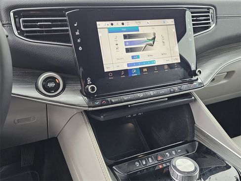 Used 2024 Jeep Wagoneer L Series II image 10