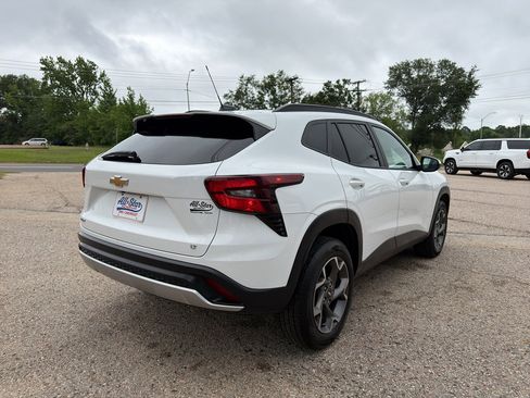 Used 2025 Chevrolet Trax LT FWD image 10