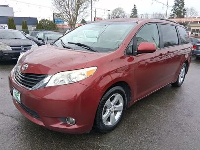 Used 2011 Toyota Sienna LE w/ Towing Pkg
