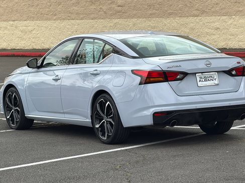 Used 2023 Nissan Altima 2.5 SR FWD image 6
