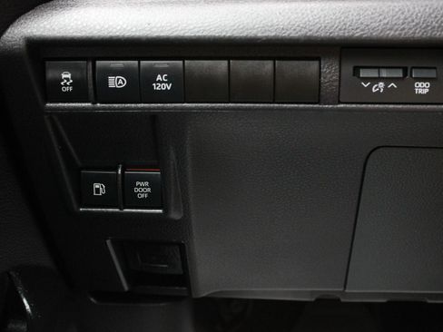Used 2025 Toyota Sienna XSE w/ XSE Premium Package FWD image 21