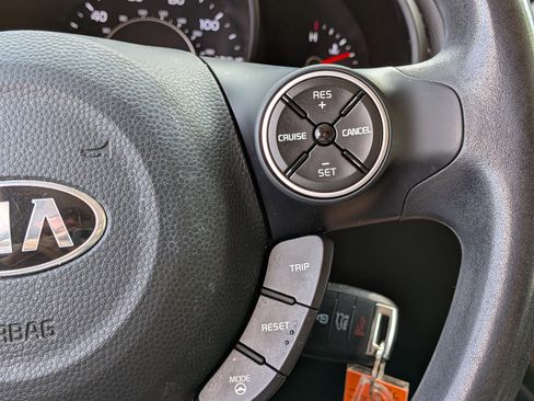 Used 2015 Kia Soul + FWD image 23