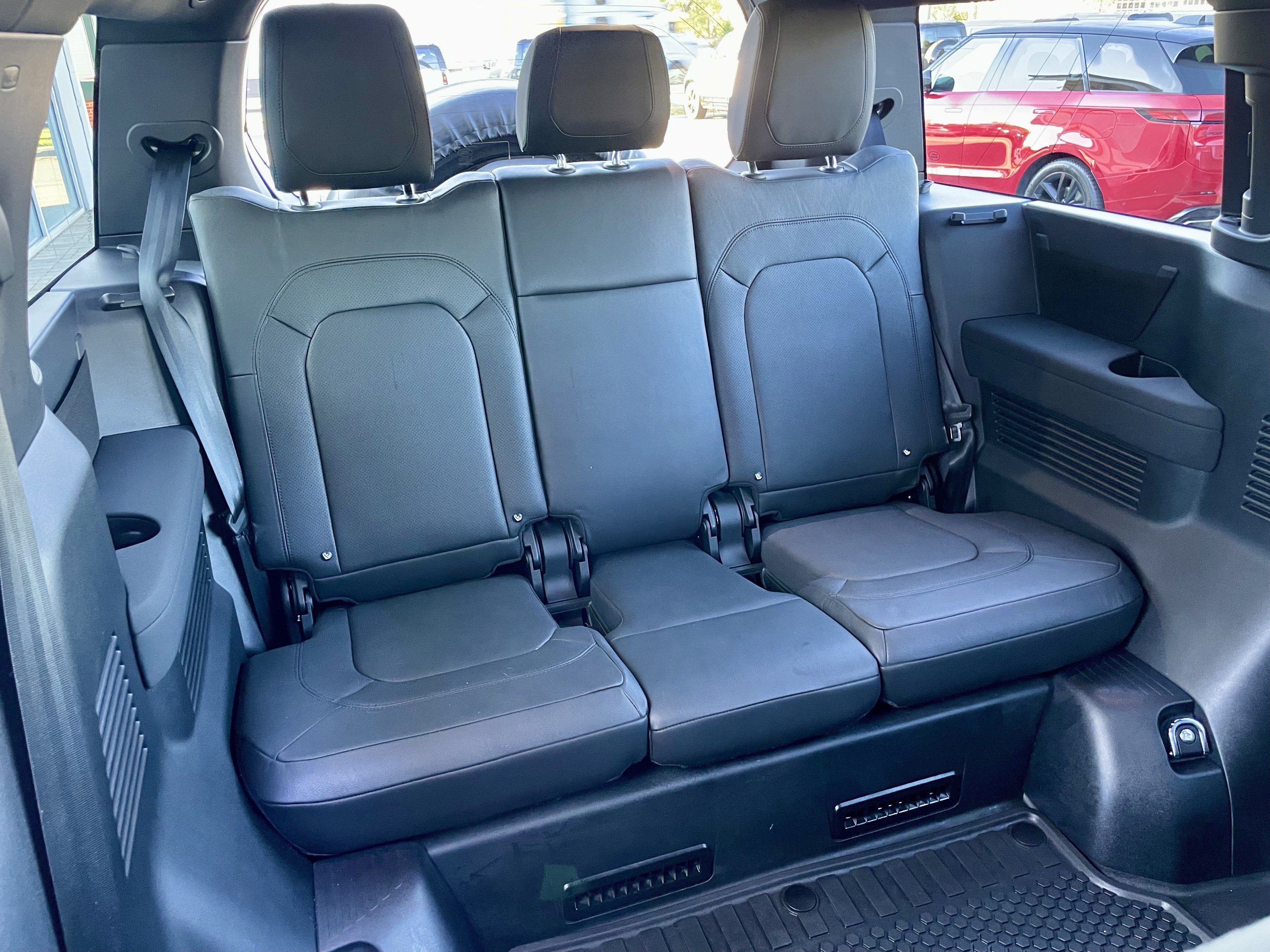 Used 2023 Land Rover Defender 130 X-Dynamic SE AWD/4WD image 33