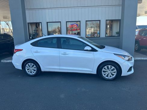 Used 2021 Hyundai Accent SE image 17