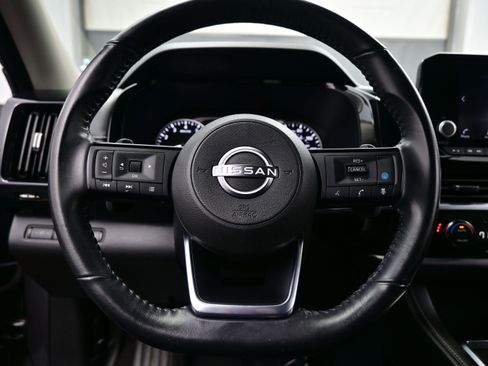 Used 2023 Nissan Pathfinder SV AWD/4WD image 25