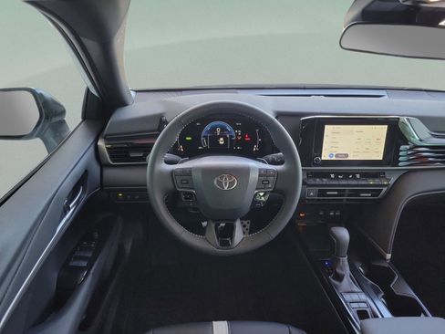 Used 2026 Toyota Camry SE image 19