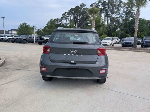 Used 2025 Hyundai Venue SEL FWD image 4
