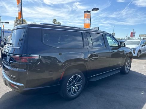 Used 2024 Jeep Wagoneer L Series II w/ Flexible Seating Group RWD image 14