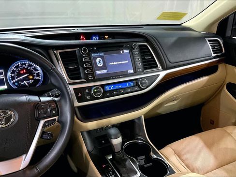 Used 2019 Toyota Highlander Limited image 11