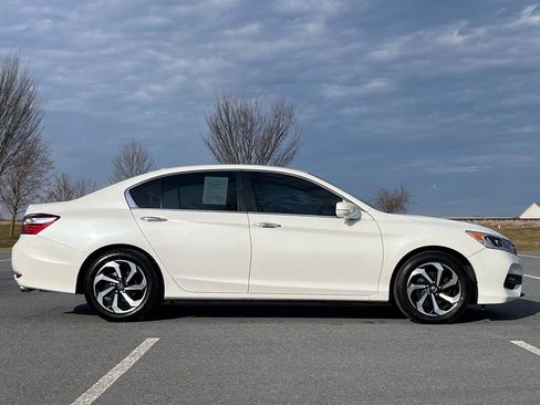 Used 2017 Honda Accord EX-L image 9