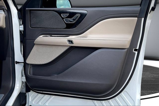 Used 2021 Lincoln Aviator 2WD image 31