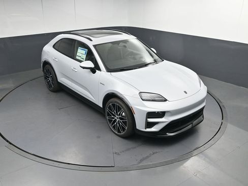 New 2025 Porsche Macan Turbo Electric AWD/4WD image 39