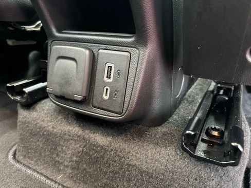 Used 2023 Buick Encore GX Essence w/ Experience Buick Package FWD image 20