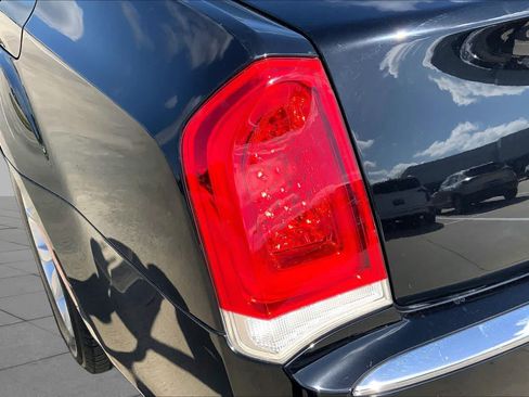 Used 2016 Chrysler 300 Limited RWD image 28