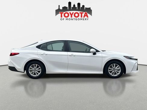 Used 2025 Toyota Camry LE w/ Convenience Package image 2