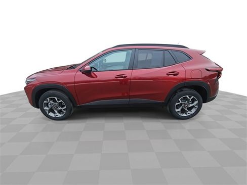 Used 2025 Chevrolet Trax LT w/ LT Convenience Package image 5