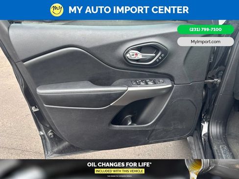 Used 2021 Jeep Cherokee High Altitude AWD/4WD image 10