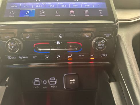 Used 2024 Jeep Grand Cherokee Limited w/ MOPAR Finishing Package image 23