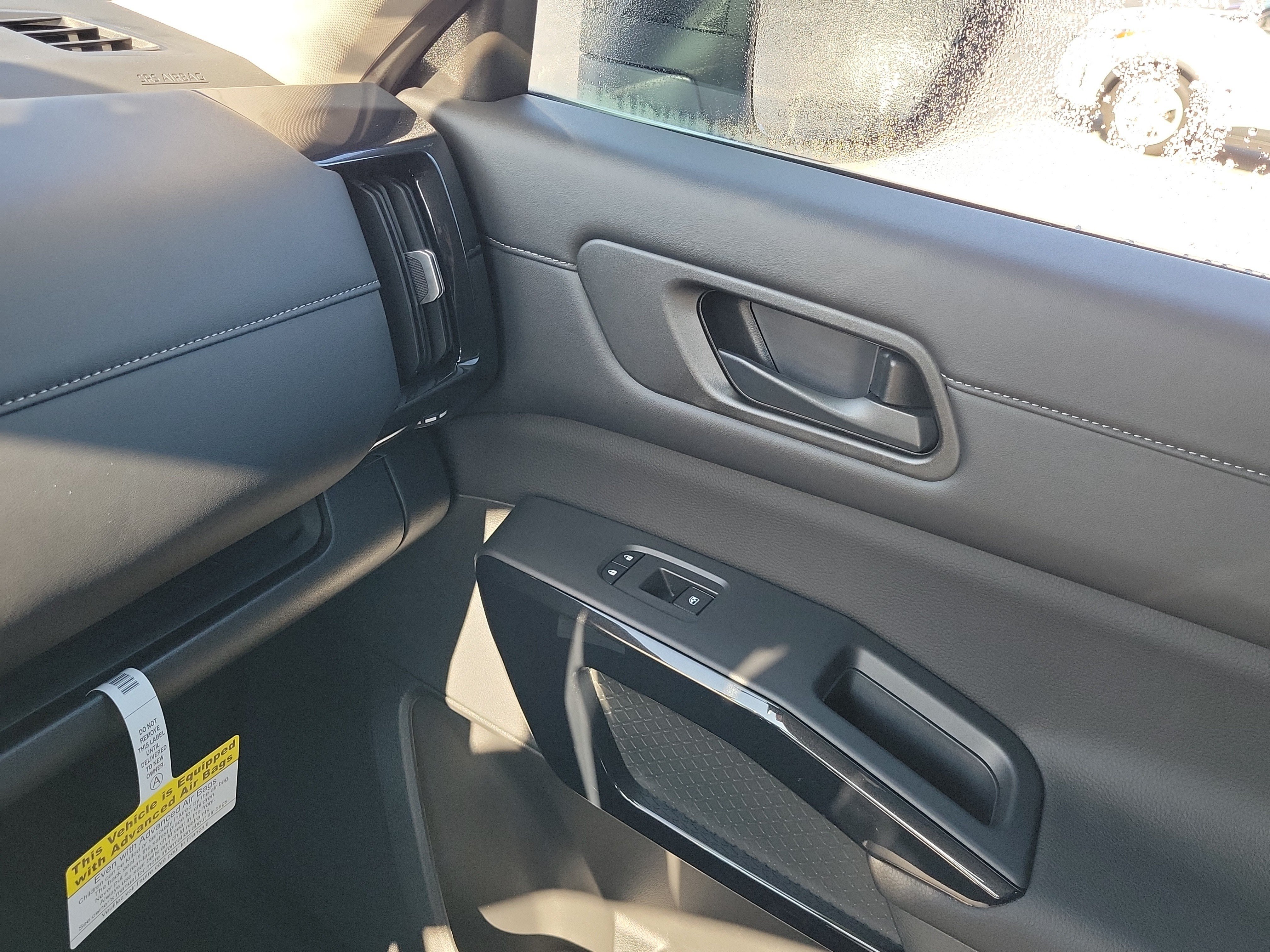 Used 2026 Nissan Pathfinder SV FWD image 27
