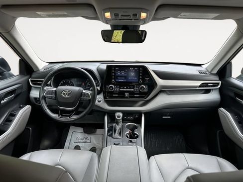 Used 2020 Toyota Highlander XLE FWD image 10