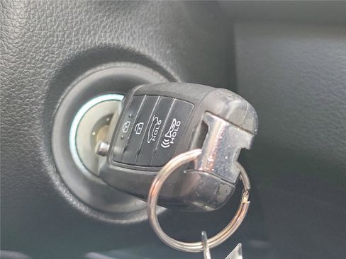 Used 2019 Hyundai Santa Fe SE AWD/4WD image 31
