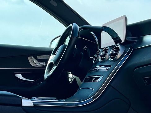 Used 2022 Mercedes-Benz GLC 300 4MATIC image 9