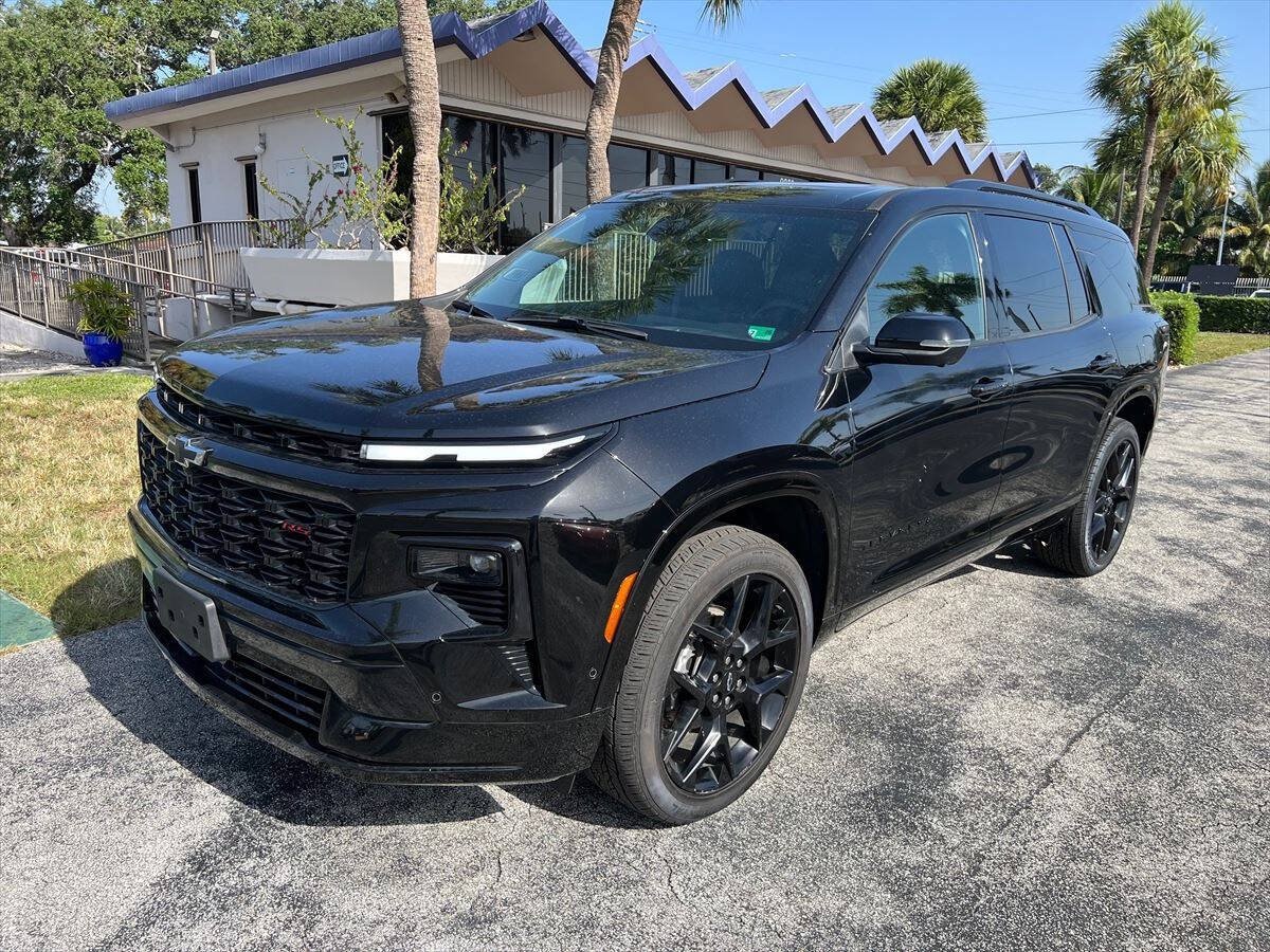 Used 2024 Chevrolet Traverse RS AWD/4WD image 2