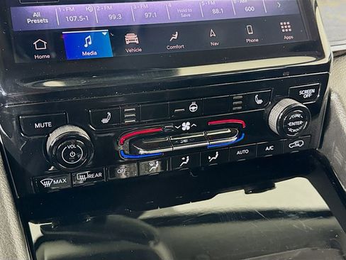 Used 2023 Jeep Grand Cherokee L Limited image 19