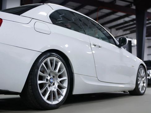 Used 2013 BMW 328i Convertible w/ M Sport Pkg image 16