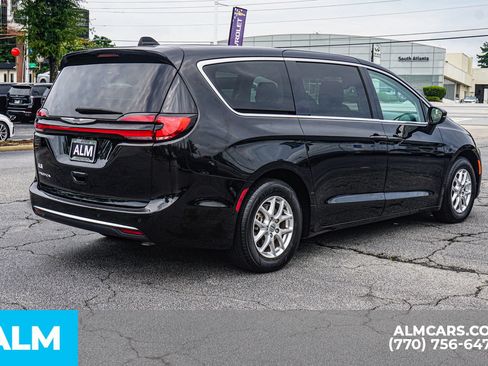 Used 2023 Chrysler Pacifica Touring-L FWD image 6