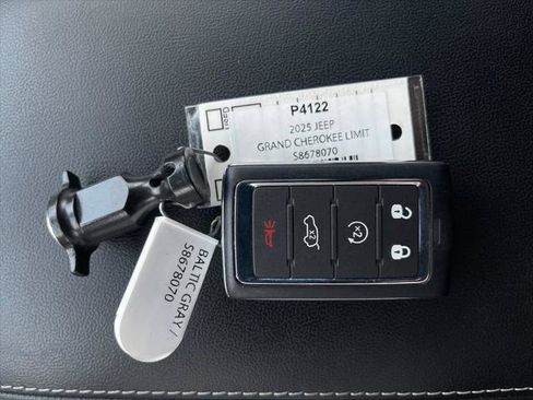 Certified 2025 Jeep Grand Cherokee Limited w/ Luxury Tech Group II AWD/4WD image 39